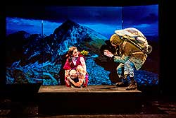 Sarah Haváčová a Petr Lněnička v představení Svatební cesta do Jiljí, foto: Radek Drbohlav